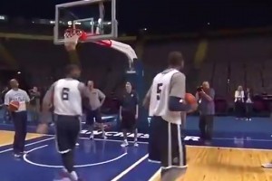帕尔马vsAC米兰直播在线观看免费_帕尔马vsAC米兰在线直播观看免费_帕尔马vsAC米兰全场录像雷·阿伦还是克莱？盘点对比二人职业生涯所获重要荣誉