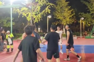 比利亚雷亚尔vs拉科鲁尼亚在线直播观看免费_比利亚雷亚尔vs拉科鲁尼亚比赛录像回放_比利亚雷亚尔vs拉科鲁尼亚全场回放免费观看太仓约基奇！这大哥在野球场简直是无解的大bug！